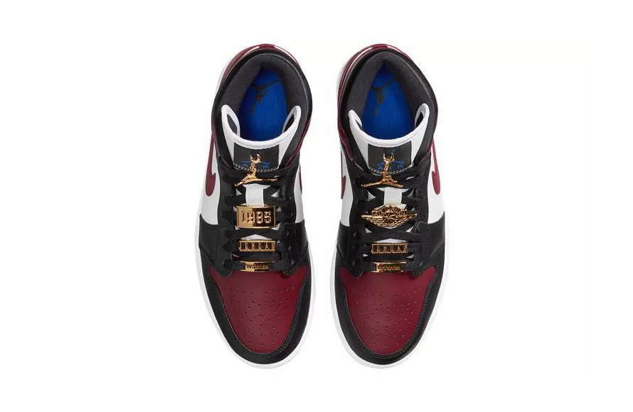 Jordan 1 Mid
SE Black Dark Beetroot