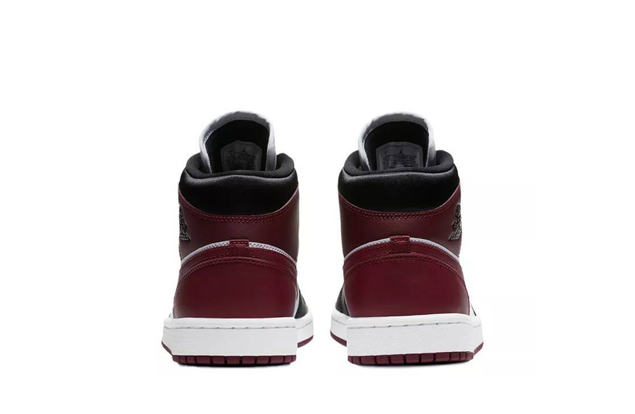 Jordan 1 Mid
SE Black Dark Beetroot