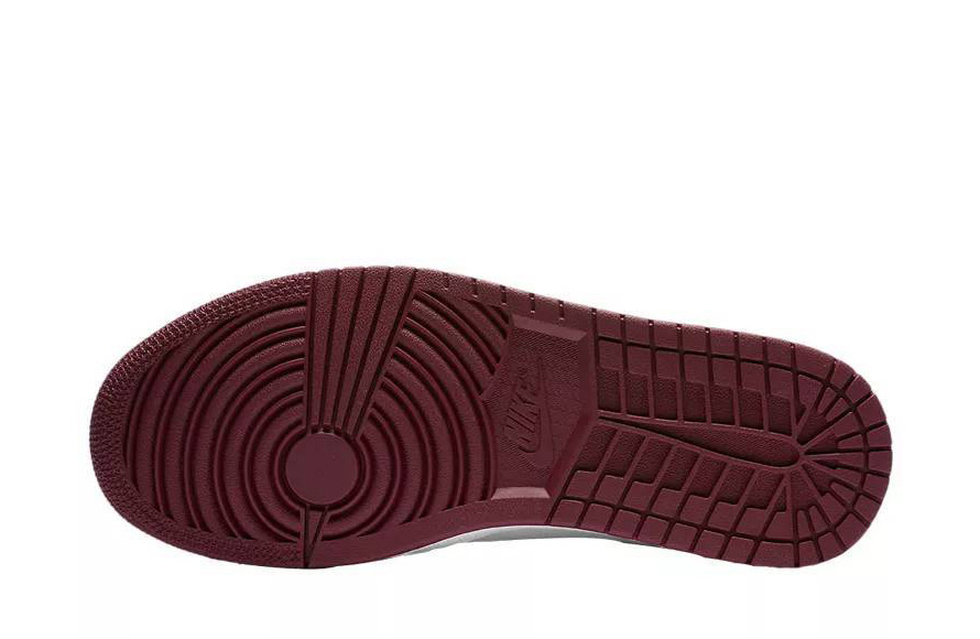 Jordan 1 Mid
SE Black Dark Beetroot