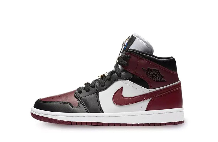 Jordan 1 Mid
SE Black Dark Beetroot