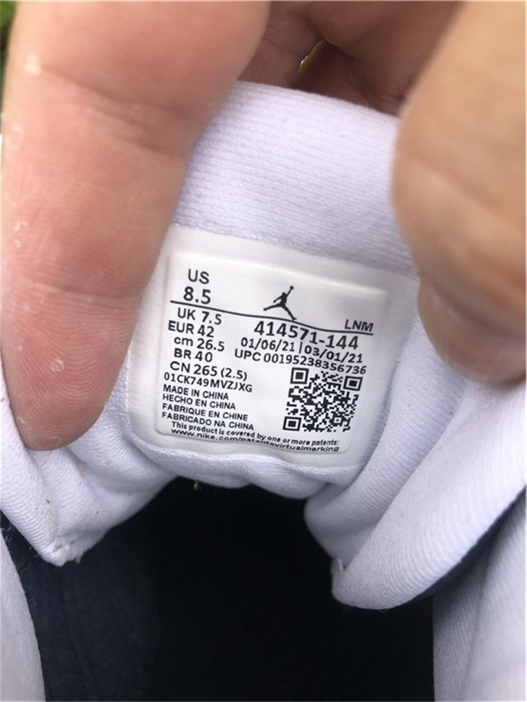 Jordan 13 Obsidian size tag